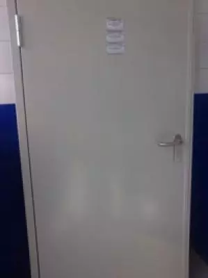 Как установить противопожарную дверь